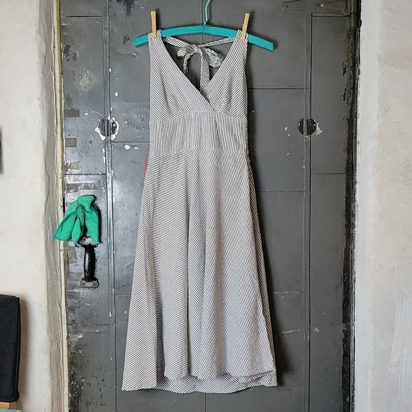 Retro Grey Seersucker Dress - Picture 10 of 11